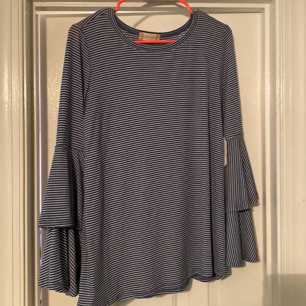 Women’s top from Altar’d State. Ruffled sleeves w striped pattern. NEVER WORN